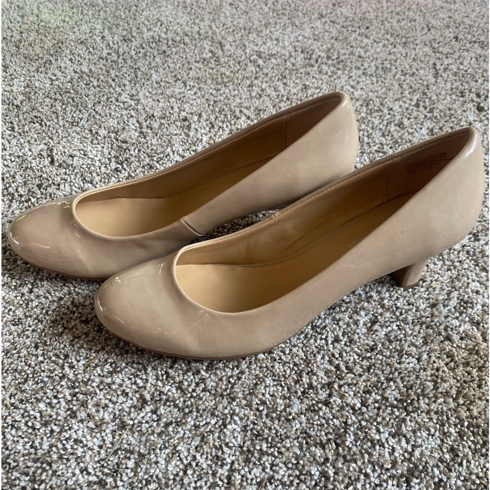 NWT Beige Heels Size 10 Mootsies tootsies